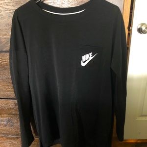 NIKE LONG SLEEVE POCKET TOP